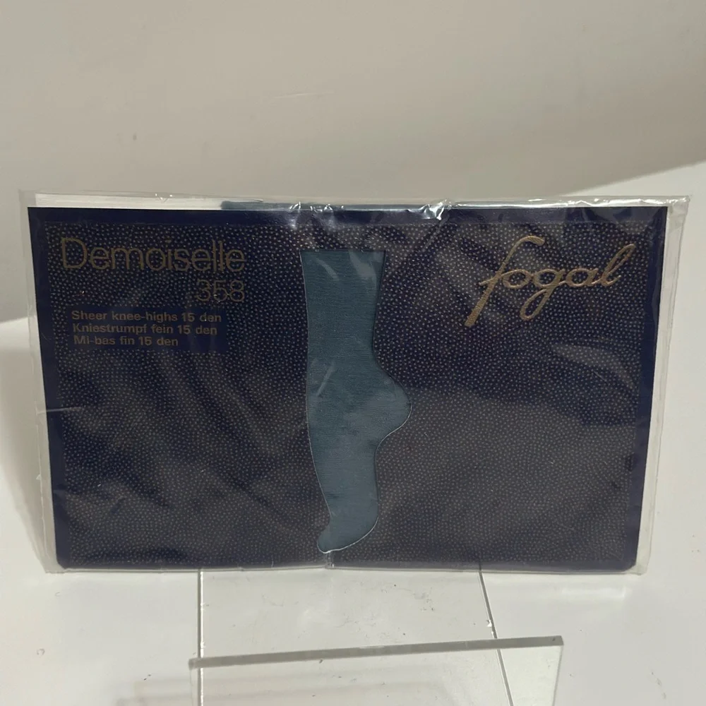 Fogal Demoiselle 15 denier sheer knee-high stocking Women’s Size Small/Medium